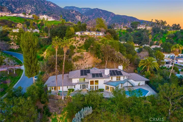 2070 Kinclair Drive, Pasadena, California 91107