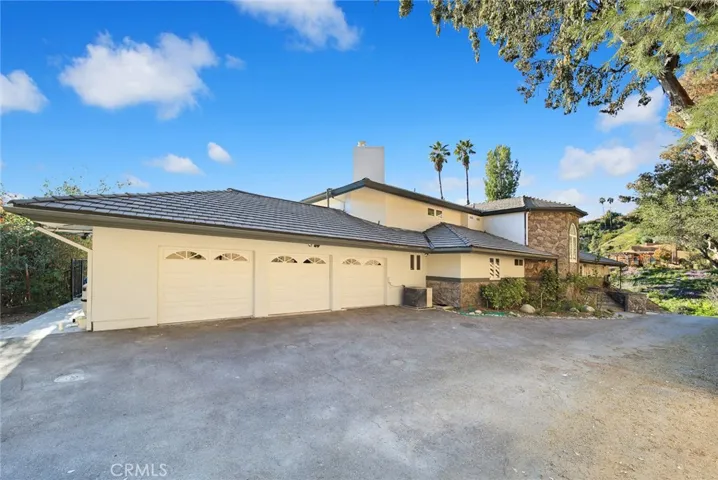 2070 Kinclair Drive, Pasadena, California 91107