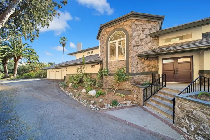 2070 Kinclair Drive, Pasadena, California 91107