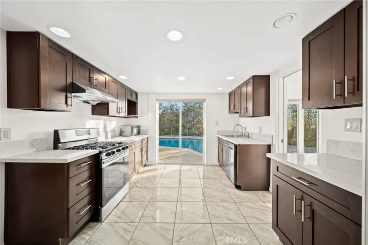2070 Kinclair Drive, Pasadena, California 91107