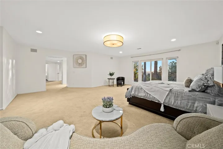 2070 Kinclair Drive, Pasadena, California 91107