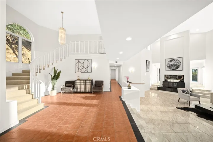 2070 Kinclair Drive, Pasadena, California 91107