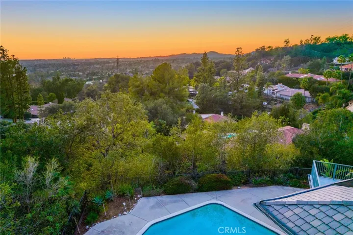 2070 Kinclair Drive, Pasadena, California 91107