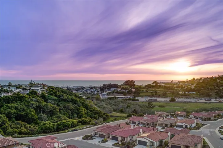 aerial view of neighborhood and view