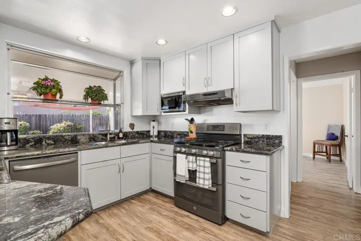 1009 Nightingale Place, Escondido, California 92027
