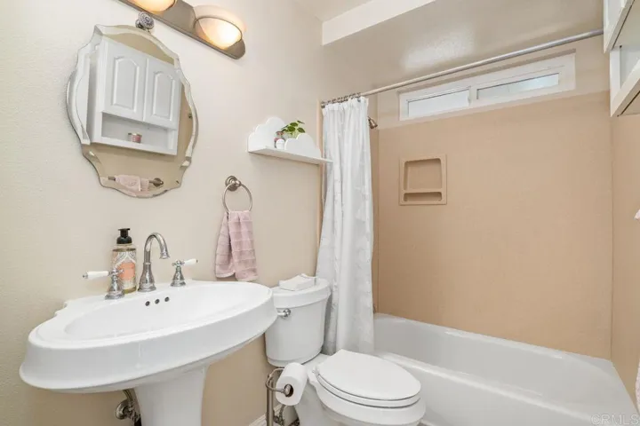 1009 Nightingale Place, Escondido, California 92027