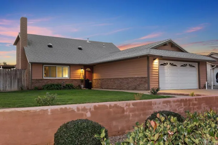 1009 Nightingale Place, Escondido, California 92027
