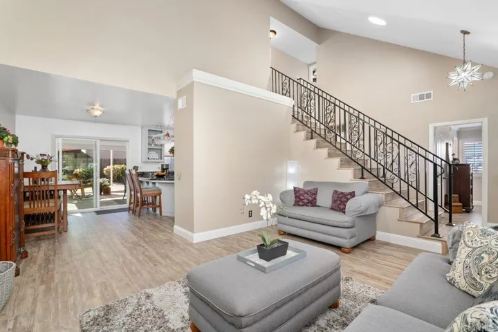1009 Nightingale Place, Escondido, California 92027
