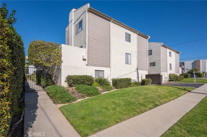 2209 W 239th Street, Torrance, California 90501