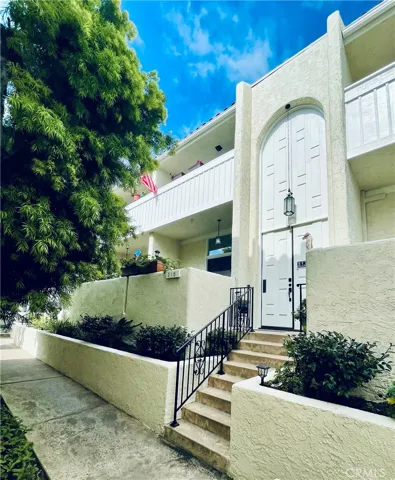 215 Valley Drive, Hermosa Beach, California 90254