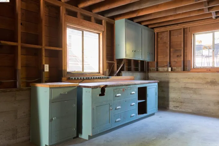 6701 Chabot Rd, Oakland, California 94618
