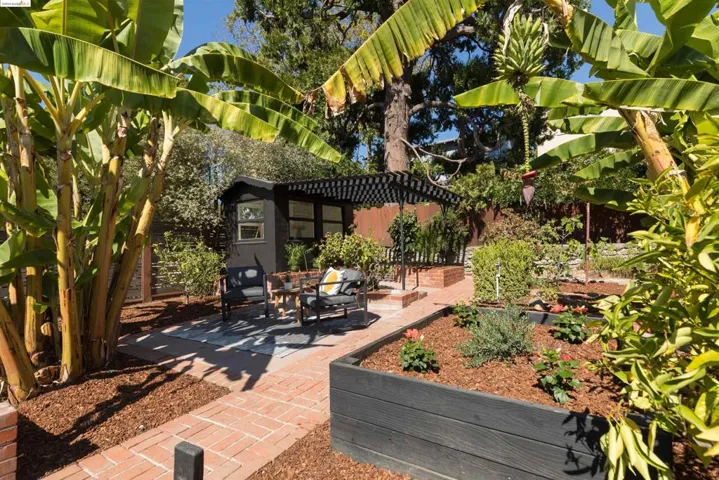 6701 Chabot Rd, Oakland, California 94618