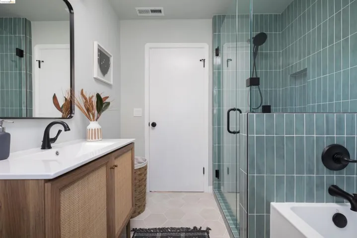 6701 Chabot Rd, Oakland, California 94618
