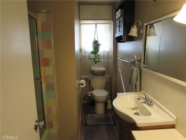 2 br unit  bathroom