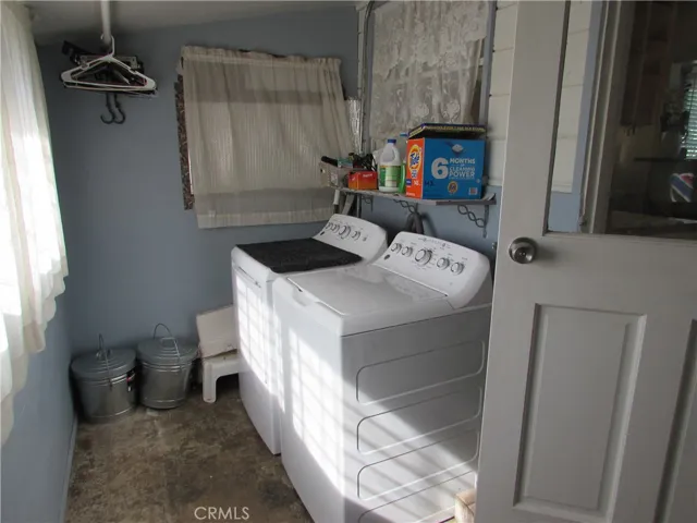 2 br unit  laundry rm