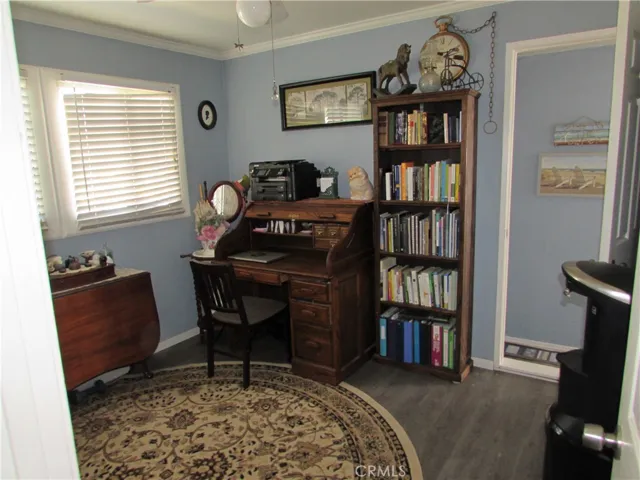 2 br unit  den/br