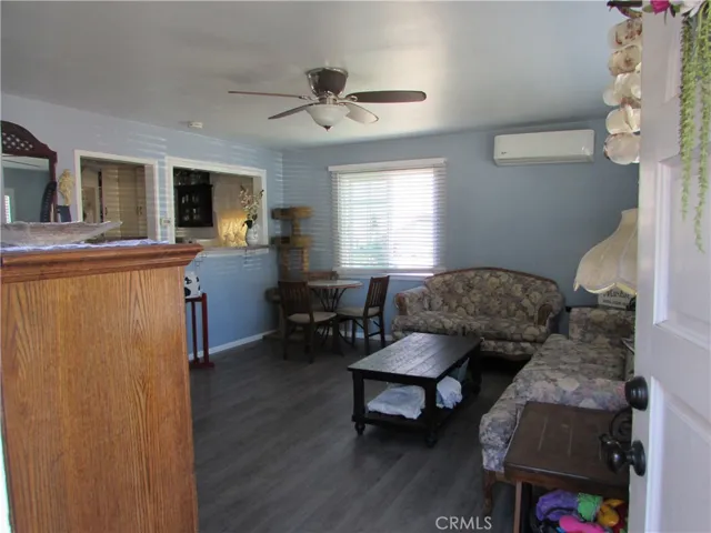 2 br unit  living rm