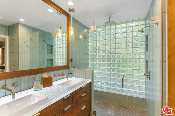 En Suite bath in Primary