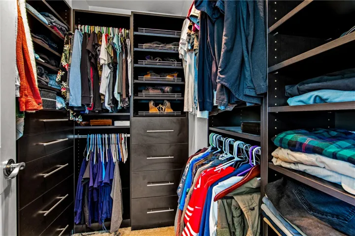 Walk-in closet in Bedroom1