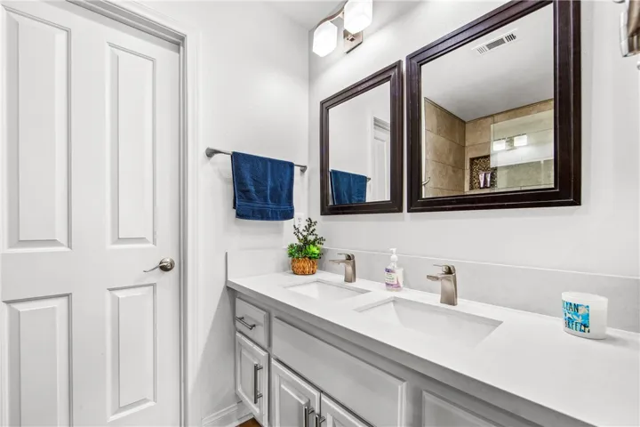 En-suite bathroom 2 for Bedroom 1