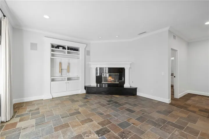 40 Hollinwood, Irvine, California 92618