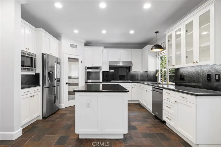 40 Hollinwood, Irvine, California 92618