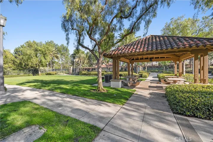 40 Hollinwood, Irvine, California 92618
