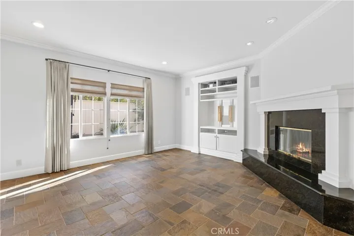 40 Hollinwood, Irvine, California 92618