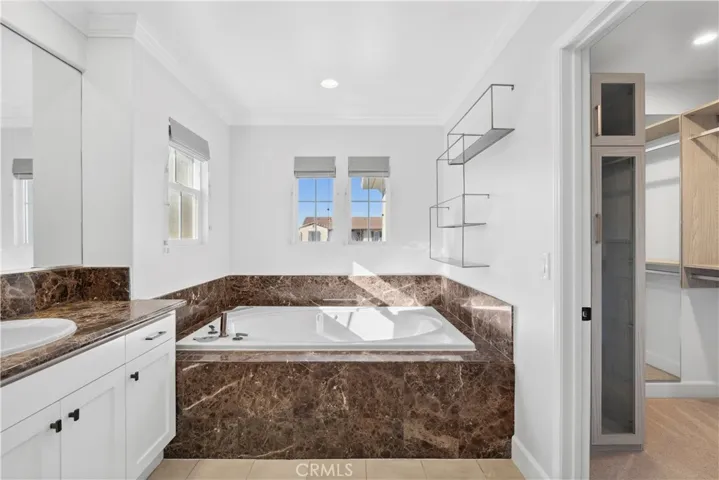 40 Hollinwood, Irvine, California 92618