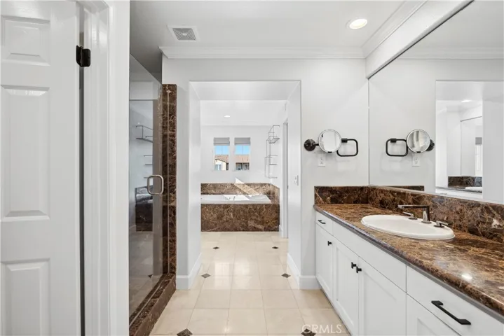 40 Hollinwood, Irvine, California 92618