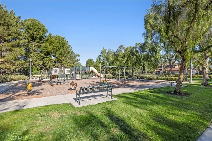40 Hollinwood, Irvine, California 92618