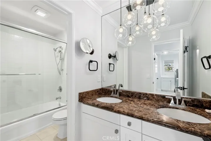 40 Hollinwood, Irvine, California 92618