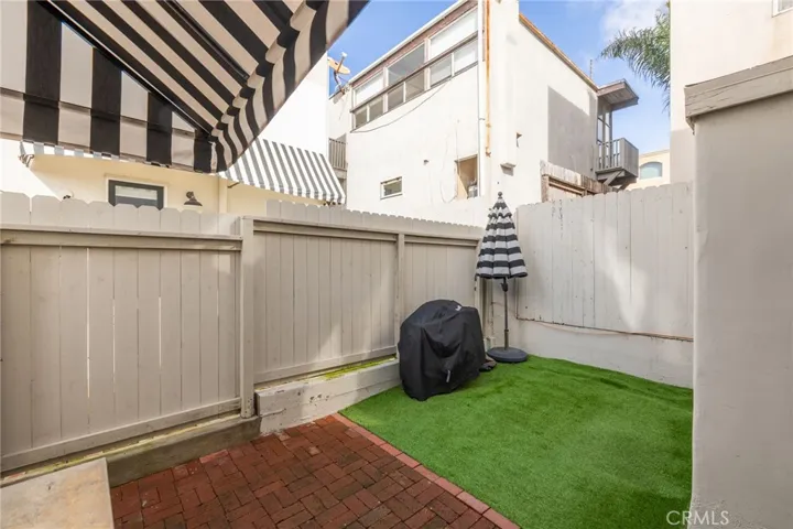 Back unit backyard