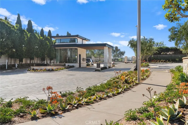 Brand new gated entrance to community