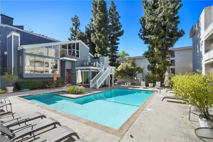 Sparkling pool, rec room, balcony, in-door spa