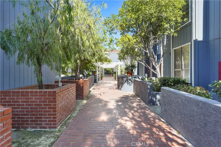 17711 Margate Street 311, Encino, California 91316