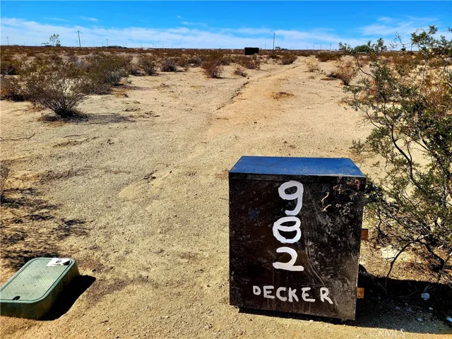 982 Decker Road, 29 Palms, California 92277