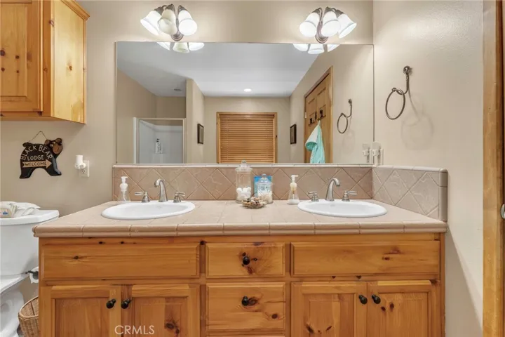 178 Meadow View Drive, Big Bear Lake, California 92315