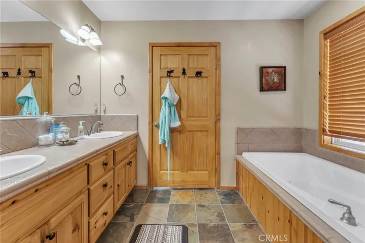 178 Meadow View Drive, Big Bear Lake, California 92315