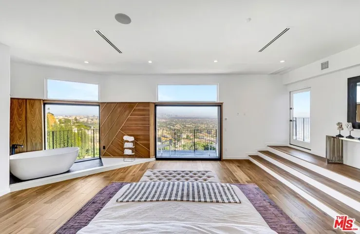 8425 Hillside Avenue, Los Angeles, California 90069