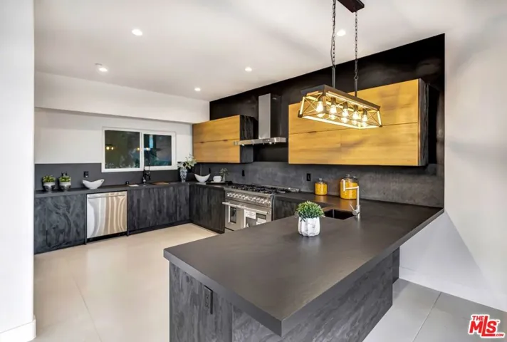 8425 Hillside Avenue, Los Angeles, California 90069