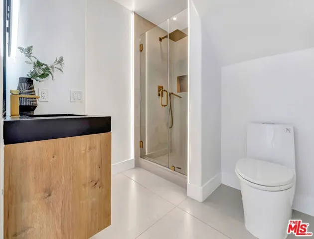 8425 Hillside Avenue, Los Angeles, California 90069