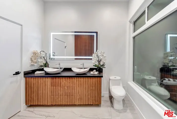 8425 Hillside Avenue, Los Angeles, California 90069