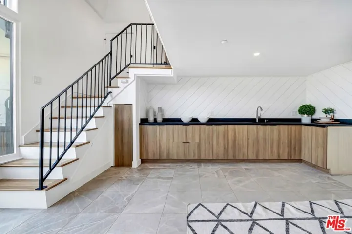8425 Hillside Avenue, Los Angeles, California 90069