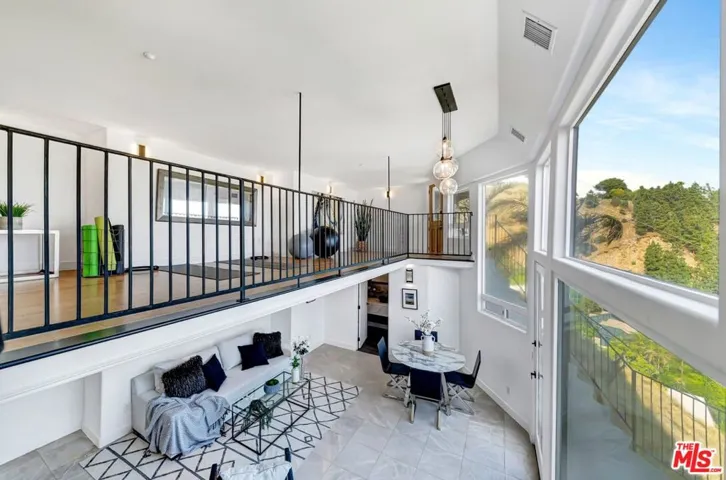 8425 Hillside Avenue, Los Angeles, California 90069