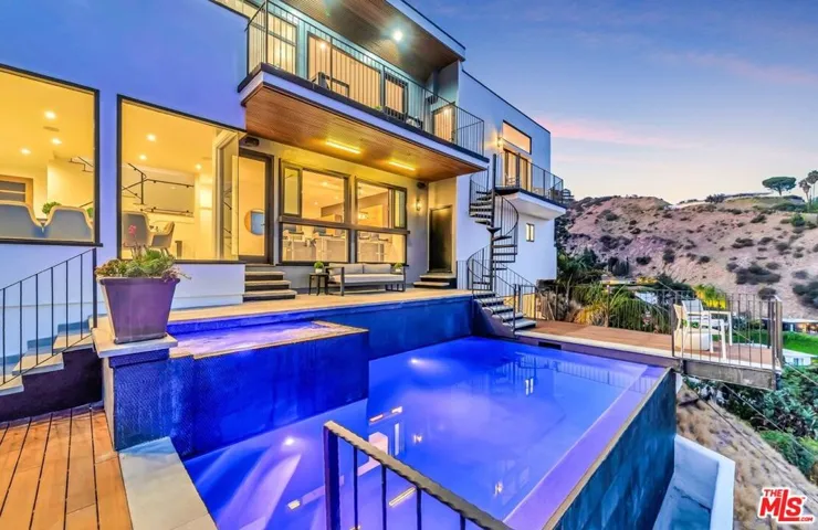 8425 Hillside Avenue, Los Angeles, California 90069