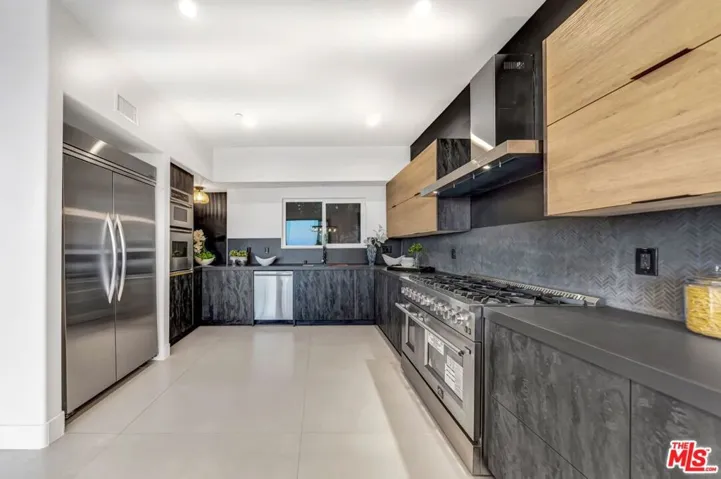 8425 Hillside Avenue, Los Angeles, California 90069