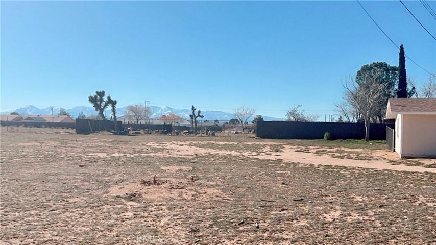 21429 Del Oro Road, Apple Valley, California 92308