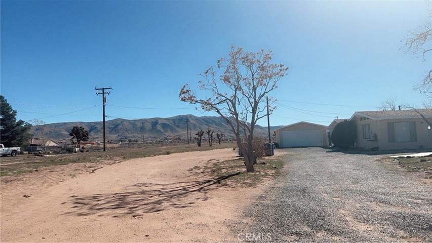 21429 Del Oro Road, Apple Valley, California 92308