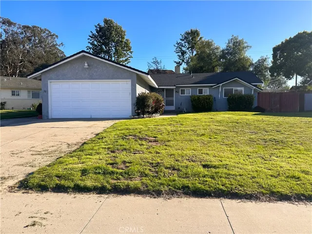 3bed/2bath on 10,000 sqft lot